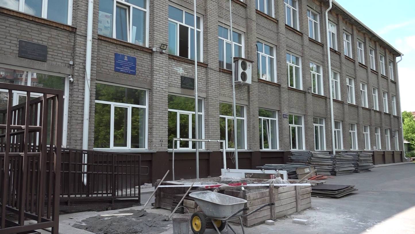 Мэр Новосибирска проконтролировал ход капремонта школы на 600 мест