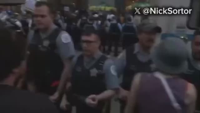 ⚡Демократы объявили общенациональный митинг во, всех штатах .Но радикалы уже творят беспредел