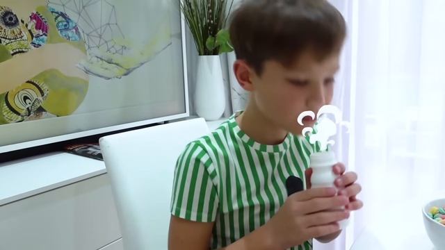 Мистер Макс Катя и Макс играют со своими питомцами