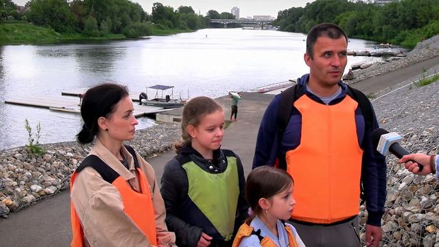 На Волге прошли дружеские заплывы на лодках-драконах ветеранов СВО и членов их семей