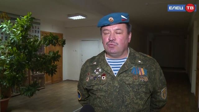 Матери погибшего в  СВО ельчанина Юрия Манюкова передали медаль «За ратную доблесть»