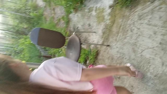 А на стул упал смотри!!!