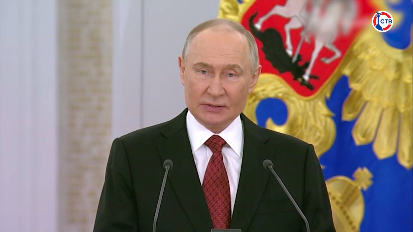 Владимир Путин поздравил соотечественников с Днём России
