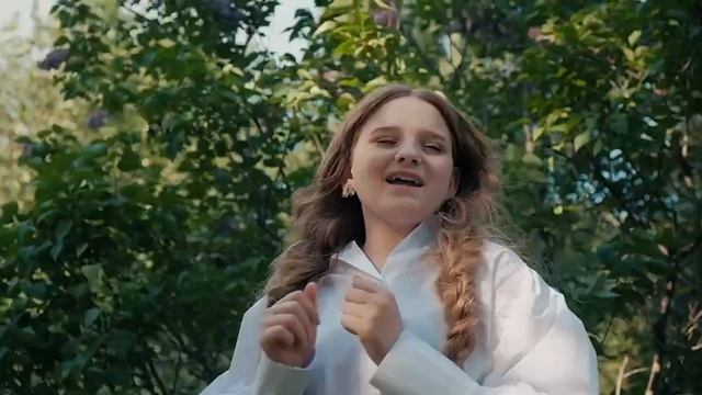 Клип на песню Моя страна , поет Александра Комолова