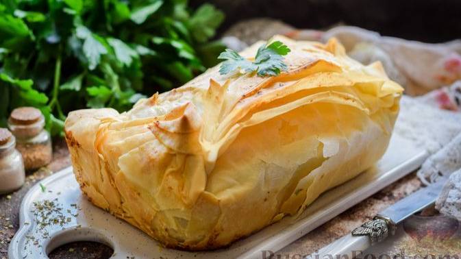 Из теста фило со шпинатом, фетой и орехами. СПАНАКОПИТА