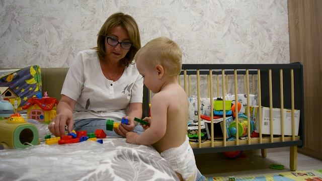 К сыну приехали бабушка и дедушка