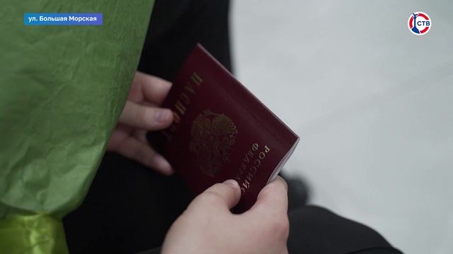 В День России 13 севастопольских школьников получили паспорта