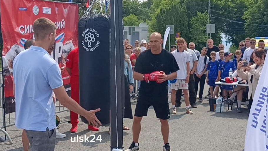 Удар на силу "Симбирский кулак". Ульяновск, Соборная площадь, 12 июня 2025 г. День России. Спорт