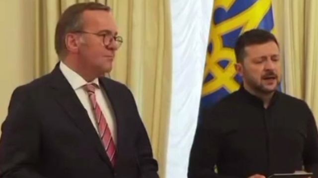 Германия пообещала Украине поставлять системы ПВО Iris-T в ближайшие 3 года, сообщил Зеленский.