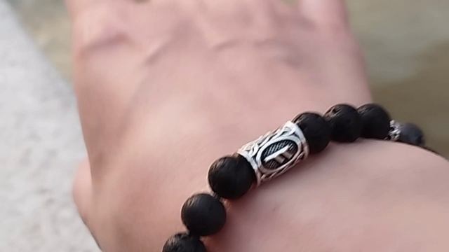 Браслет из натуральных камней и руны Феху ✨