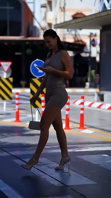 81UcGlhJ6aU - Stunning tight bodycon minidress： Street style outfit idea #fashion  #style #outfit #s