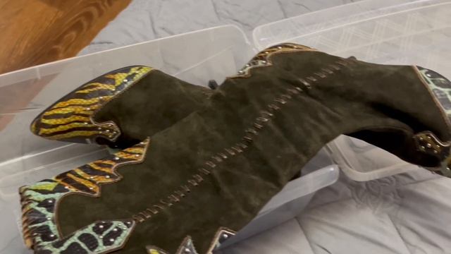 Посадила цветы для двора в кашпо) вечером были на свад?