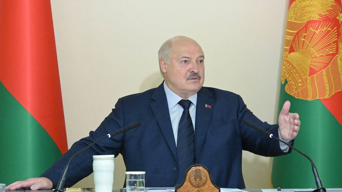 «…Не можем попасть в Россию… А кто вас туда пустит?! У них своего добра такого хватает…»