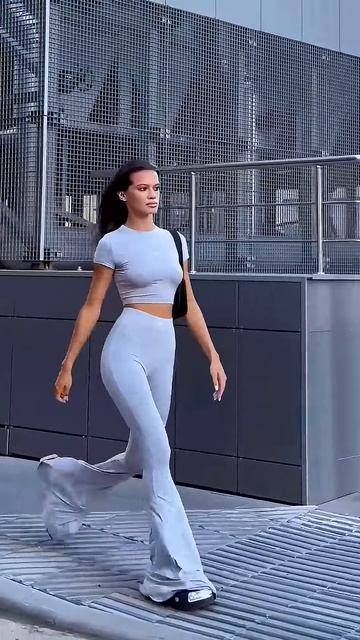 BN0TcJLko6k - Beautiful Street Fashion Outfits Style #shorts