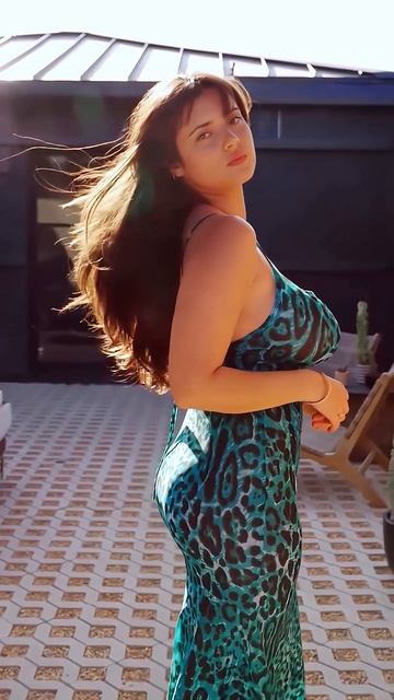 0-dCzc2fo9U - Stunning  long tight floral bodycon dress： Dinner outfit idea #fashion  #style #outfit