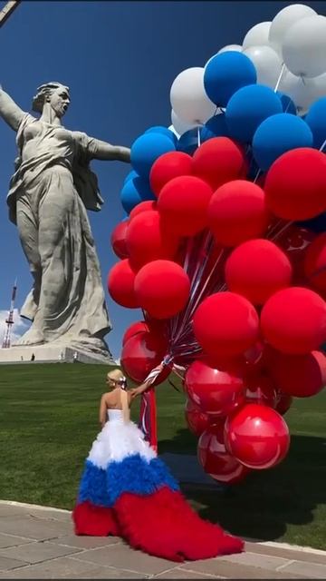 12 июня мы отмечаем государственный праздник — День России! 🎉Этот молодой праздник с 1990 г.