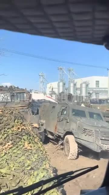 Уничтоженная бронетехника украинских нацистов на одной из разборок в зоне СВО.