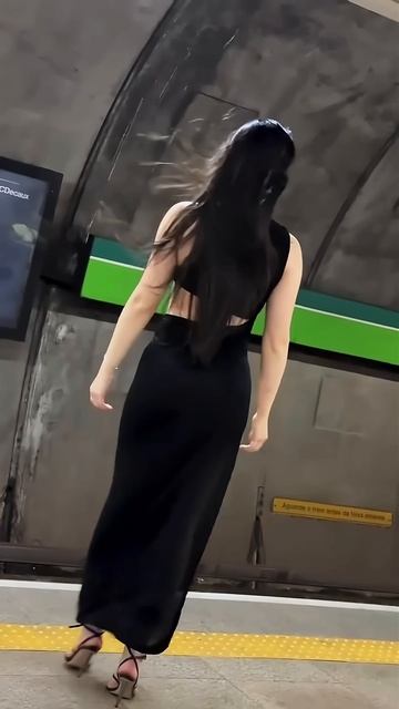 3xRwHf-IVLE - Trendy black thigh dress weekend outfit： Street style idea #fashion #style #outfit #sh