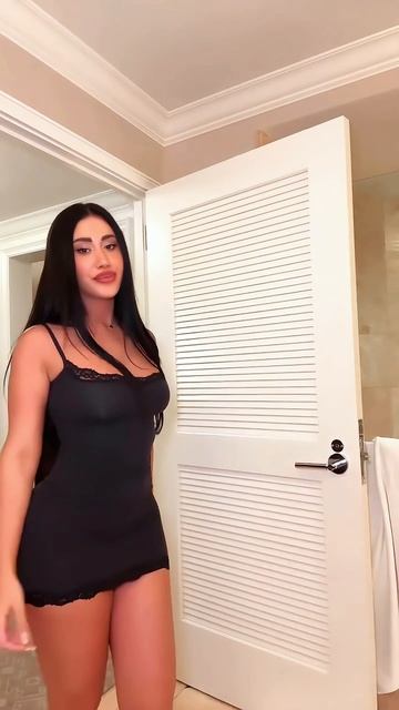 6Zp5hsKltFE - Stunning black tight bodycon minidress： Street style outfit idea #fashion  #style #out