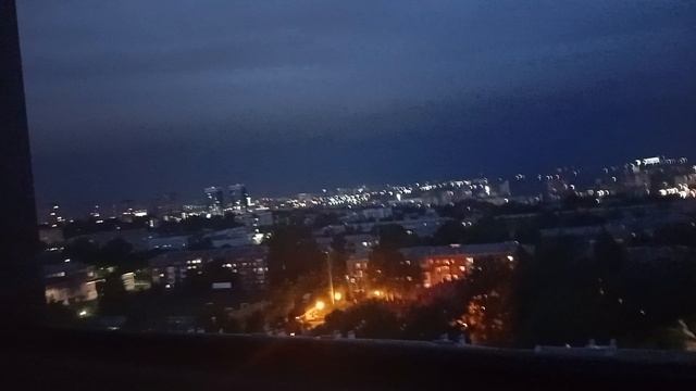 сильные молнии  и пожарка ехала