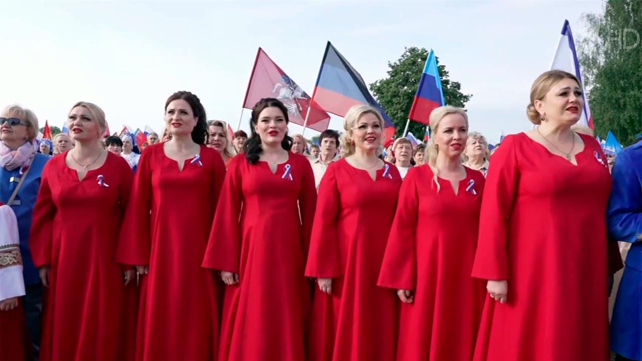Миллионы жителей от Дальнего Востока до Калининграда отмечают День России