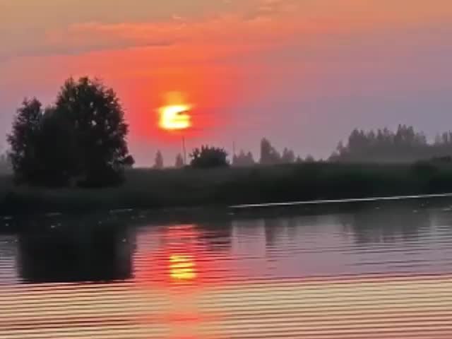 Закат на озере Карабаново в Троицком районе.