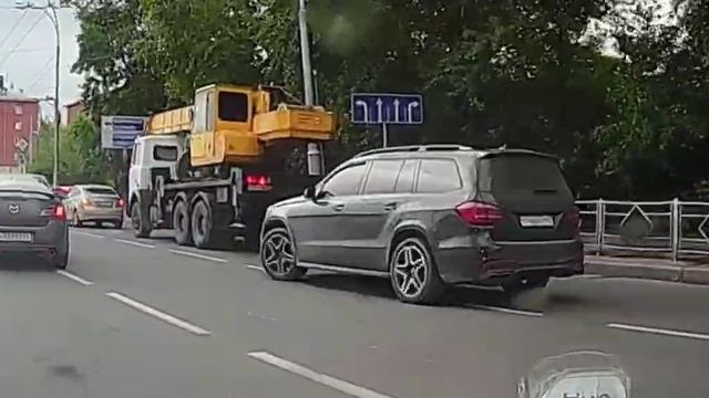 Кем.  Мерс дважды подрезал без поворотников