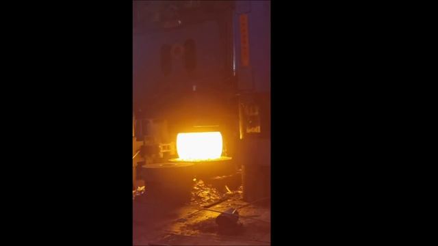 Мощная осадка слитка