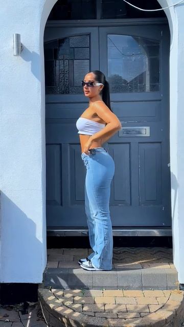 DJg2EuenBa8 - These Fit Jeans look beautiful in this girl #shorts