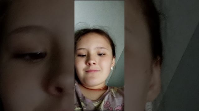 поставить фотку на фон телефона