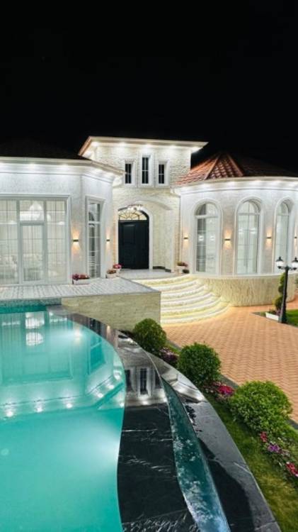 В районе "Белого дома", продаётся красивая вилла  +994 55 868 86 86 | www.Villa.az