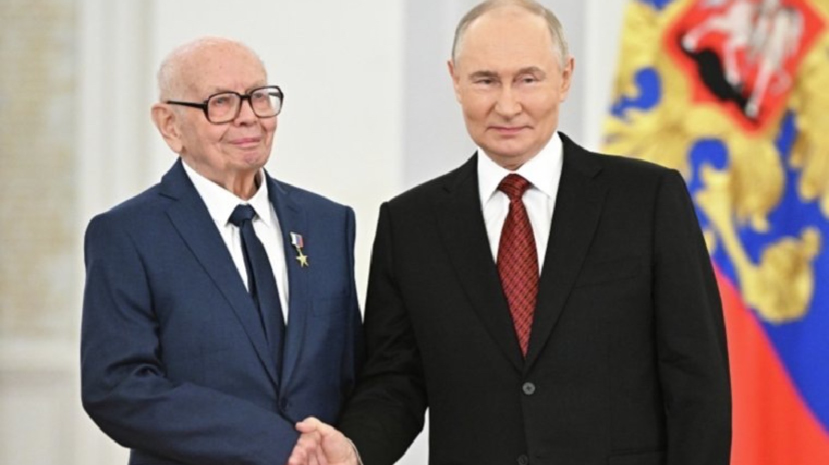 Шакалы из НАТО не смогут победить Россию, заявил российский ученый Диков.