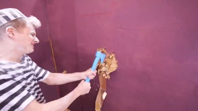 BRUNO-БРУНО ЗЛОЙ КЛОУН ЗАПЕР МЕНЯ В 100 СЛОЁВ ОДНОГО ЦВЕТА !嵐  СПАСИТЕ!!!