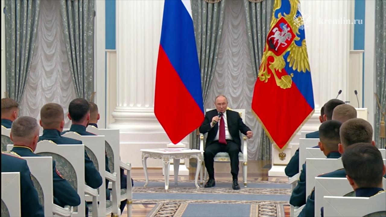 Путин: получение руководящей должности после "Времени героев" - не привилегия