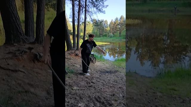 Бейсболисты учатся отбивать подачу на водоеме Катенка в Клязьминской пойме