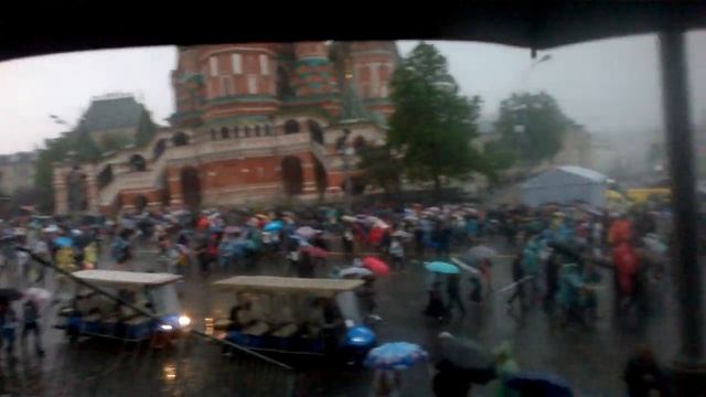 Даже дождь ☔ не сломил волю участников " Бессмертного полка"
