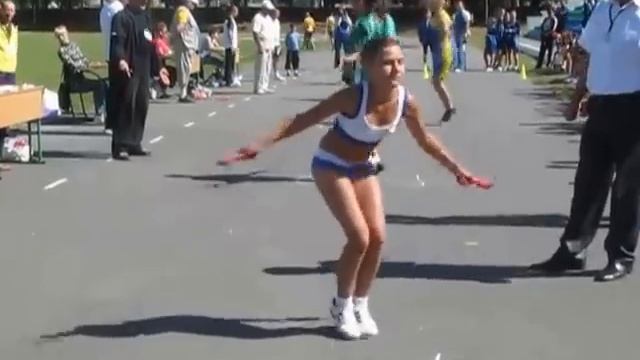 12 летняя девочка побила рекорд гиннеса по прыжкам на скакалке
