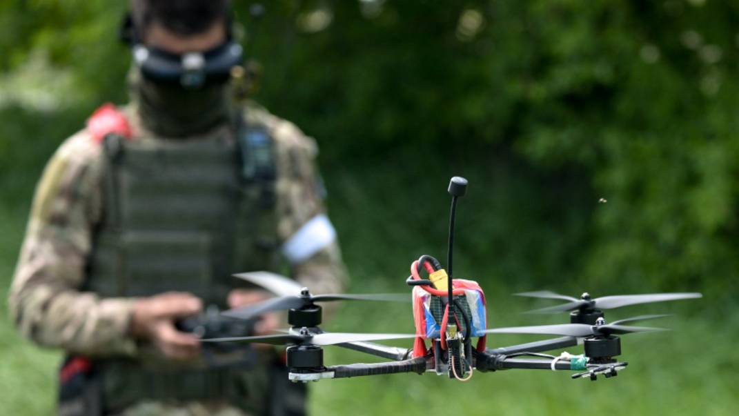 Работа FPV-дронов в Запорожской области. Лучшее видео из зоны СВО