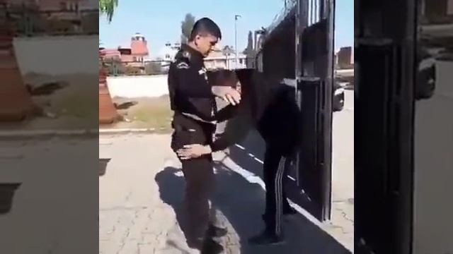 охранников тоже нужно обыскивать