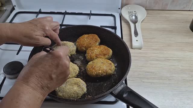 Невероятно вкусные котлеты из речной рыбы.