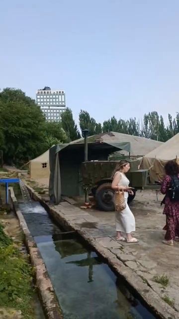 СНИМАЮТ ФИЛЬМ: В Ростове-на-Дону на Парамоновских складах идут съемки фильма о Донбассе.