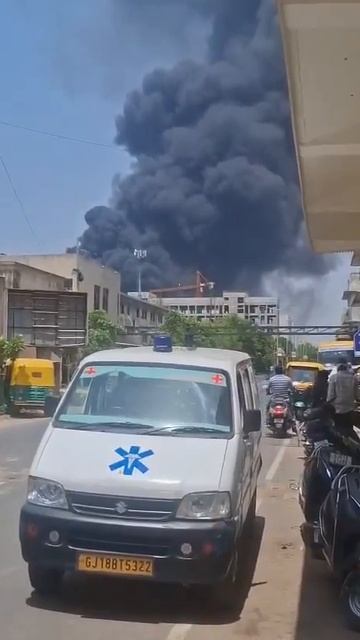 Лайнер после взлета рухнул на жилой район.
