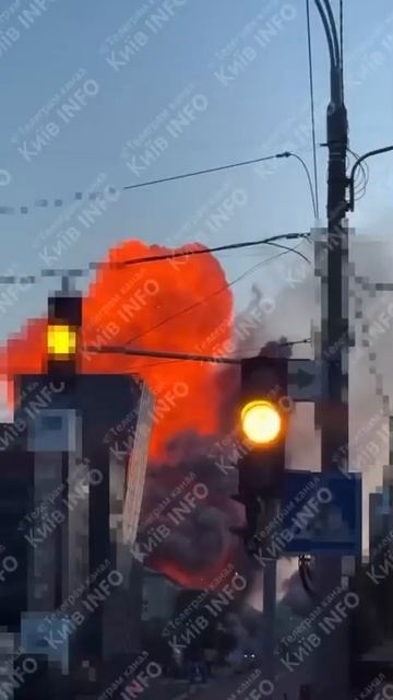 Зеленский провёл награждения на подземном заводе и выложил всё в сеть, Россия уничтожила завод.