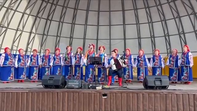 "Мамина вишня в саду"
