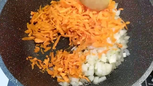 Рецепт из голодных 90-х: пирожки с морковью и луком