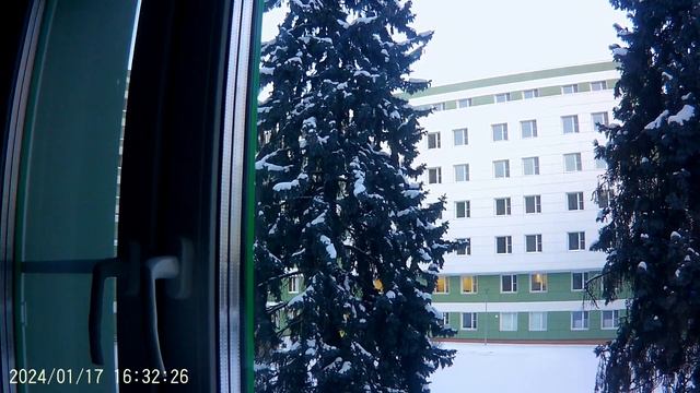 Вид из окна Больницы  ,  а окном снег и холодно🥧 Блюдо ?