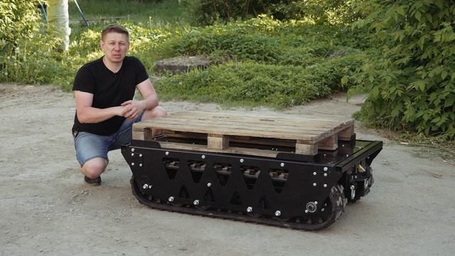 Наземный гусеничный дрон Е18М с пультом