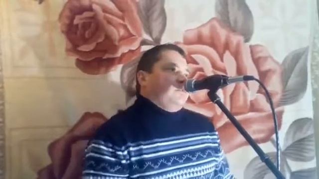 Фестиваль "Новые лица - прежние идеалы". Дмитрий Титовский исполняет "Песню о друге".