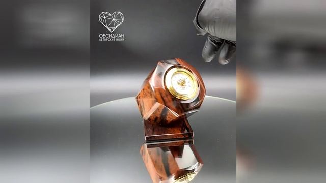 Часы каменные на подставке Армения