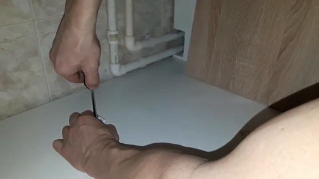 Полка под кухонной мойкой / Полезно используем свободное пространство